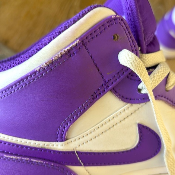 Nike Air Jordan 1 Mid Purple Venom Size 7Y - Picture 9 of 10